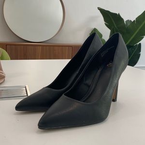 NY&C black pumps